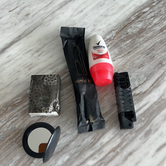 BVLGARI women Toiletries Bag - Emirates First Class  -unopened unused - Picture 5 of 13